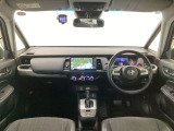 【前方視界】開放的な前方視界!運転がしやすく疲れにくいです♪窓が大きく、見通しがとっても良いおクルマですよ♪