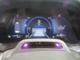 渋滞時の運転支援機能「レクサスチームメイト・アドバンストドライブ」搭載。クルコン使用時にシステムが運転操作をサポートします。