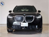 【キドニーグリル】BMWは約90年もの間、ほぼ全ての車両にひと目でBMWだと分かるこの特徴的なフロントグリルが備えられ、デザイン・アイコンとして親しまれてきました。