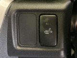 【シートヒーター】寒い日に重宝するシートヒーター!エアコンより早く温まってくれるので寒がりの人も安心ですね♪エアコンの温風は乾燥するから苦手、という方にもをおすすめです。