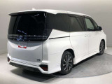 ご納車前にはエンジンオイル・オイルエレメント等を交換して、トヨタディーラーのエンジニアがしっかりと整備をさせていただきます。交換部品などについては、スタッフへお尋ねください。