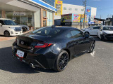 【純正アルミホイール】です!車両デザインに合わせてホイールをデザインしているため、見た目にもカッコイイアルミホイール♪洗車もラクチンで錆びません。