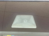 【ホンダセンシング】走行中に前方の車両等を認識し、衝突しそうな時は警報とブレーキで衝突回避と被害軽減をアシスト。より安全にドライブをお楽しみいただけます。