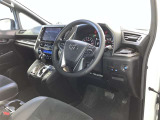 前方の見通しが良いすっきりした視界、誰でも扱いやすく運転できます。疲れにくく安心ドライブを更に快適なものにします!