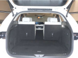 【シートアレンジ】人をお乗せの際は座席、荷物を載せる際は荷室として、用途に合わせて切り替えができます
