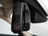 【ルームミラー一体型ETC】BMWといえばルームミラー一体型のETC。ドライバーから差し込めるかたちになっておりますので、差し忘れの際も慌てずにご利用いただけます。
