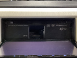ディスプレイオープンでCD、DVDの視聴も可能です。※オーディオは保証対象外となります。