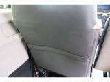 助手席の背面にはポケット収納もあります。
