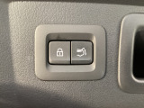 パワーリフトゲートは運転席とリフトゲート側、さらにアドバンストキーでも開閉が可能!開度は無段階にメモリー設定もできます。ゲート内側にタッチセンサーを配置し、手などを挟み込む危険を低減します。