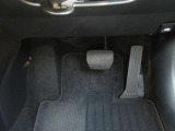 マツダ車はオルガンペダルを採用しており、吊り下げ式のアクセルペダルより、速度の調整がしやすい、運転時の疲労を軽減できる、ペダルの踏み間違いを減らせる等のメリットがあります。