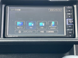 テレビやFM・AM、Bluetoothオーディオなど、複数の音源を選べるメニュー画面です。表示が整理されており、使いたい項目を見つけやすく、毎日の移動を快適にサポートします。