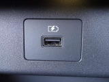 【USB電源ソケット】走行中にスマホやタブレットなどを充電することができて便利です♪