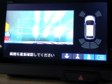 バックカメラの画像です。ガイドラインがスムースな車庫入れをサポートいたします。車庫入れの安心感がアップしますね。