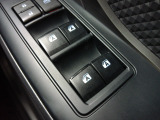 運転席からすべての窓の開閉が出来ます。