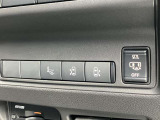 両側オートスライドドアです。インテリジェントキーや運転席のスイッチで簡単にドアの開閉ができるので、とても便利な装備です♪
