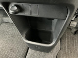 【インパネロアボックス】インパネの中央下部にはボックスが装備されております。CDの収納やゴミ箱として使用すれば車内空間がきれいに保たれます♪
