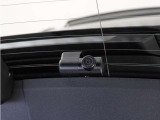 【ボルボ・ドライブレコーダー・360 駐車監視機能付】フロントカメラは水平360&deg;/垂直240&deg;を録画可能。前方/後方において映像を鮮明に録画します。大型バッテリーにより駐車監視用長時間録画にも対応。