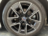 BMWならではの卓越した走りを支えるホイールと足回りです!日本車の走りに慣れている方にもぜひ体感して頂きたいほど、高いレベルでまとまっています!
