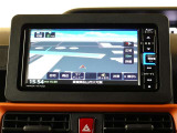 純正ナビ(NMZK-W70D)を装備。タッチパネル式で使いやすく、お出かけもラクラクです。