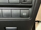 【オートマチックハイビーム】カメラセンサーにより前方車両のランプや街路灯などの明るさを判定、自動的にハイビームとロービームを切替します。