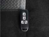 ◆スマートキー◆カギをバッグやポケットに入れたままでもドアロックの開閉ができる『スマートキー』付き!雨天や暗くなってもカギを取り出す必要がなくドアの開錠&エンジンも始動できます