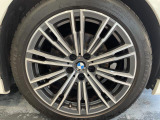 BMWならではの卓越した走りを支えるホイールと足回りです!日本車の走りに慣れている方にもぜひ体感して頂きたいほど、高いレベルでまとまっています!