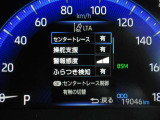 LTA 意図せずに走行車線から逸脱しそうな場合、メーター内のディスプレイ表示とブザーで注意を喚起します。