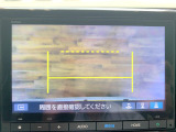 【リヤカメラ・トップビュー】真上からの映像で後方を確認でき、後退駐車や狭い場所での車庫入れも安心です。