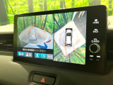 【マルチビューカメラシステム】専用のカメラにより、上から見下ろしたような視点で360度クルマの周囲を確認することができます☆死角部分も確認しやすく、狭い場所での切り返しや駐車もスムーズに行えます。