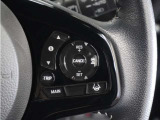 ◆アダプティブクルーズコントロール◆予め設定した車速内でクルマが自動的に加減速。前走車との適切な車間距離を維持しながら追従走行します。【LKAS】車線維持支援システムでステアリング操作を支援。