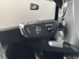 ●アダプティブクルーズコントロール『設定した速度で前方車両に追いつくと、安全な車間距離を自動で調整して前方車両を追従します。長距離ドライブでの疲労を軽減する大変重宝する機能です。』