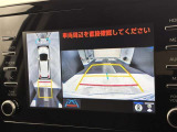 バックカメラの他に上から見下ろしたような画像が見れるアラウンド(全方位)モニター。前後左右を把握できる、すごい機能が装備されています!