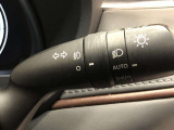 ライトスイッチです。「AUTO」にすると外の明るさに応じてスモールライト・ヘッドライトが自動でON・OFFします。夕暮れ時や屋内駐車場、トンネルなどに便利です。フォグランプもON・OFFできます。