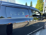 プラスチックバイザーで雨の日も車内換気で気分良くドライブ出来ます
