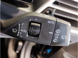 【ハンドル】ドライバーとBMW車の一体感がダイレクトに伝わるステアリングホイール。形状・太さへの拘りに加えて、操作性を高める為にスイッチ類も配置。クイックかつ安定のドライビングを体感下さい!