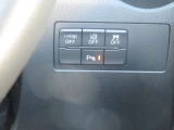 アイドリングストップや、その他の安全装備のオンオフスイッチが運転席側にあり押しやすいです。