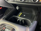 【ワイヤレス携帯充電器】Qi対応のスマートフォンを置くだけでスマホの充電が可能な便利で嬉しい機能※一部使用出来ない機種もございます