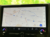 道路や周辺施設が画面いっぱいに表示され、現在地周辺の道順を確かめる際に便利です。拡大縮小や検索の操作項目も画面上にまとまり、目的地までのルート確認をスムーズに行えます。
