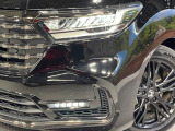 【LEDヘッドライト】悪天候や夜間走行時も良好な視界を確保し安心して運転できる高輝度LEDヘッドライトを装備!点灯速度が早く、消費電力も抑えられています。