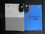 お持ちいただくだけでドアロックの開け閉めからエンジン始動までできちゃう賢く便利なスマートキーを装備!もうバッグやポケットからキーを出さなくても大丈夫ですよ