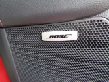 車内音響に合わせてチューニングされた専用スピーカーのBOSEシステム。奥行きのある澄んだ音と驚きの臨場感で、移動時間をプレミアムな音楽空間へと進化させます。