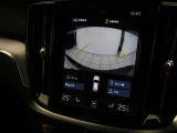 【パークアシスト・カメラ】駐車時に後方がリアルタイム映像で確認できます。大型商業施設や立体駐車場での駐車時や、夜間のバック時に大活躍!運転スキルに関わらず、今や必須となった装備のひとつです!