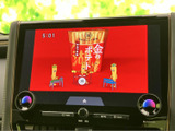画面にテレビ映像が表示され、停車中の休憩時間などに番組を視聴できます。大きく見やすい画面で、車内で過ごすひとときを楽しめる装備です。視聴は停車中にご利用ください。