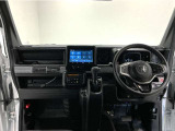 【前方視界】開放的な前方視界!運転がしやすく疲れにくいです♪窓が大きく、見通しがとっても良いおクルマですよ♪