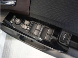 ◆パワーウィンドウスイッチ◆運転席から全席の窓の開閉操作を行うことが出来いつでも換気ができます!