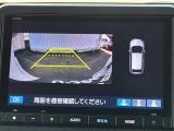 カラービジョンとガイド線で見やすい視点切替式のバックモニター。障害物センサーの検知状況を同時に表示できます