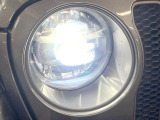 ●LEDヘッドライト:夜間走行時も良好な視界を確保し安心して運転できる高輝度LEDヘッドライトを装備!点灯速度が早く、消費電力も抑えられています。