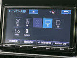 AM・FMやテレビ、Bluetoothなど、複数のオーディオソースを画面から選べます。使いたい音源を確認しながら切り替えられるため、日常の移動中も好みに合わせて活用できます。