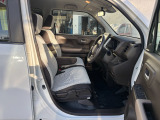 フロントシート、運転席