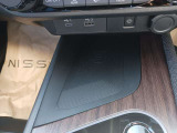 ワイヤレス充電器の画像になります。